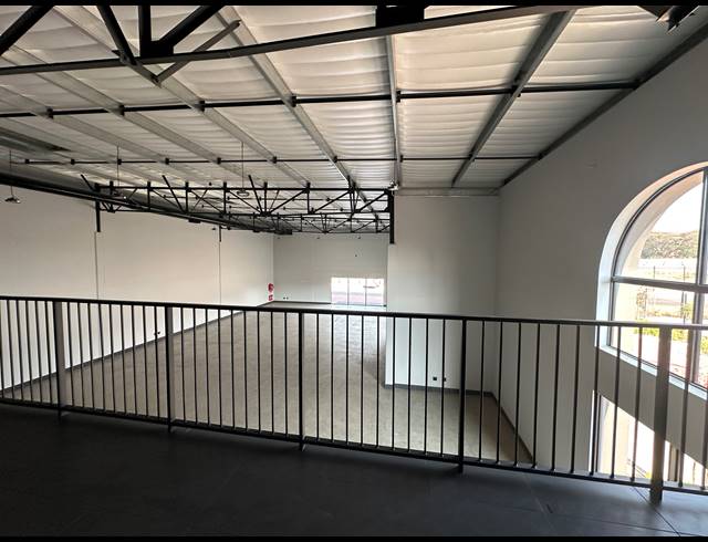 303M² WAREHOUSE TO LET IN ROOIHUISKRAAL NORTH